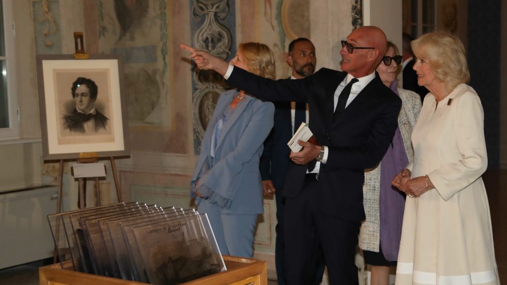 Un anno fa la visita dei Reali Inglesi al Museo Byron: al Private Banking ed all’Agenzia 1 della Cassa la mostra che ricorda il grande evento