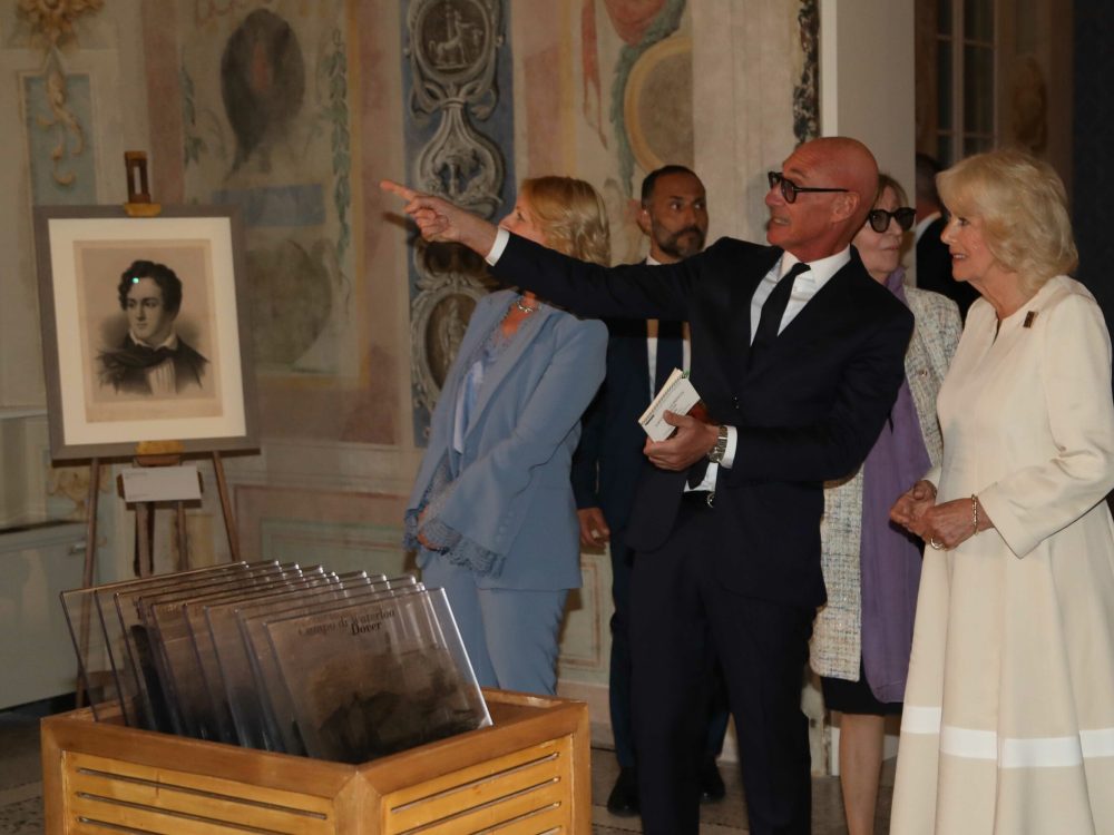 Un anno fa la visita dei Reali Inglesi al Museo Byron: al Private Banking ed all’Agenzia 1 della Cassa la mostra che ricorda il grande evento