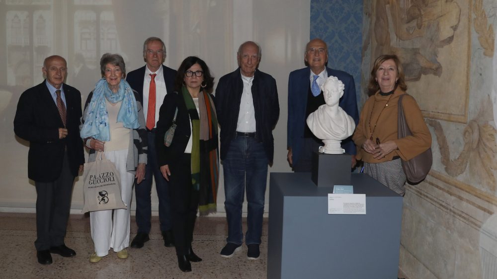 Ecco chi è il mecenate che ha donato i suoi cimeli ai Musei Byron e del Risorgimento: Geoffrey Bond in visita ai Musei