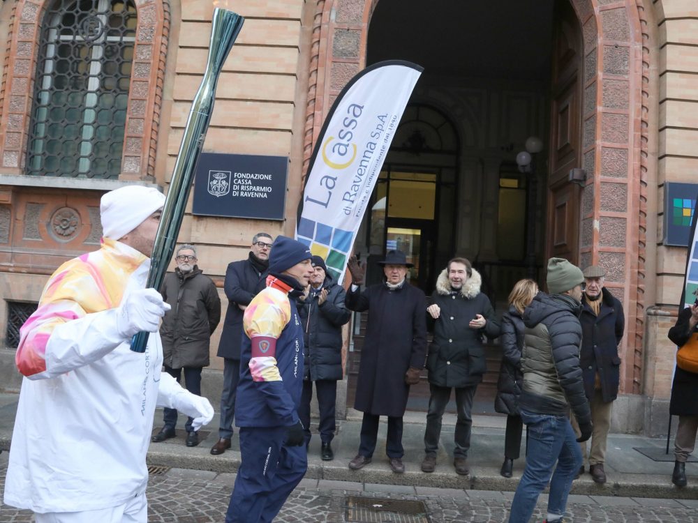 La Fiamma Olimpica raggiunge la sede della Fondazione Cassa di Risparmio di Ravenna