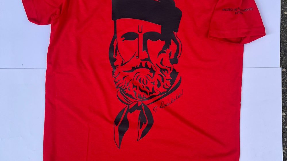 Le nuove magliette di Garibaldi ai Musei Byron e del Risorgimento per festeggiare il compleanno dell’Eroe dei due mondi