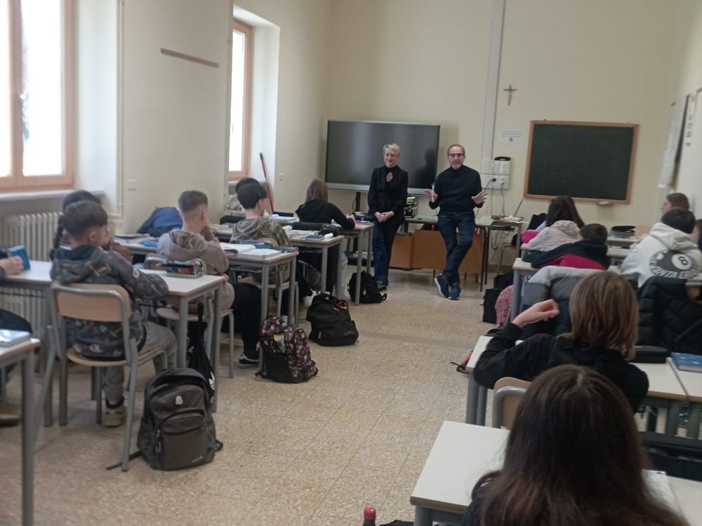 Riccardo Nencini e Monica Frasca all’IC Europa di Faenza: grande successo per il progetto ‘Scrittori e Scrittrici in classe’